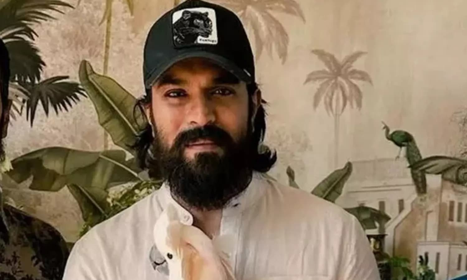 రాకాస టీమ్తో ముచ్చటించిన మెగా పవర్ స్టార్ రామ్ చరణ్....