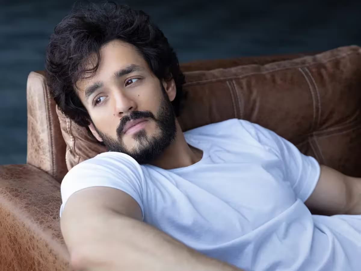 అఖిల్పై ఆశలు పెట్టుకున్న మారుతి