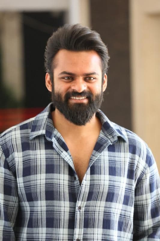 మెగా హీరో భారీ సినిమాలపై ఫోకస్ !