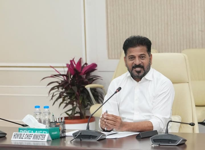 తెలంగాణ పోలీసులకు సీఎం గ్రీటింగ్స్