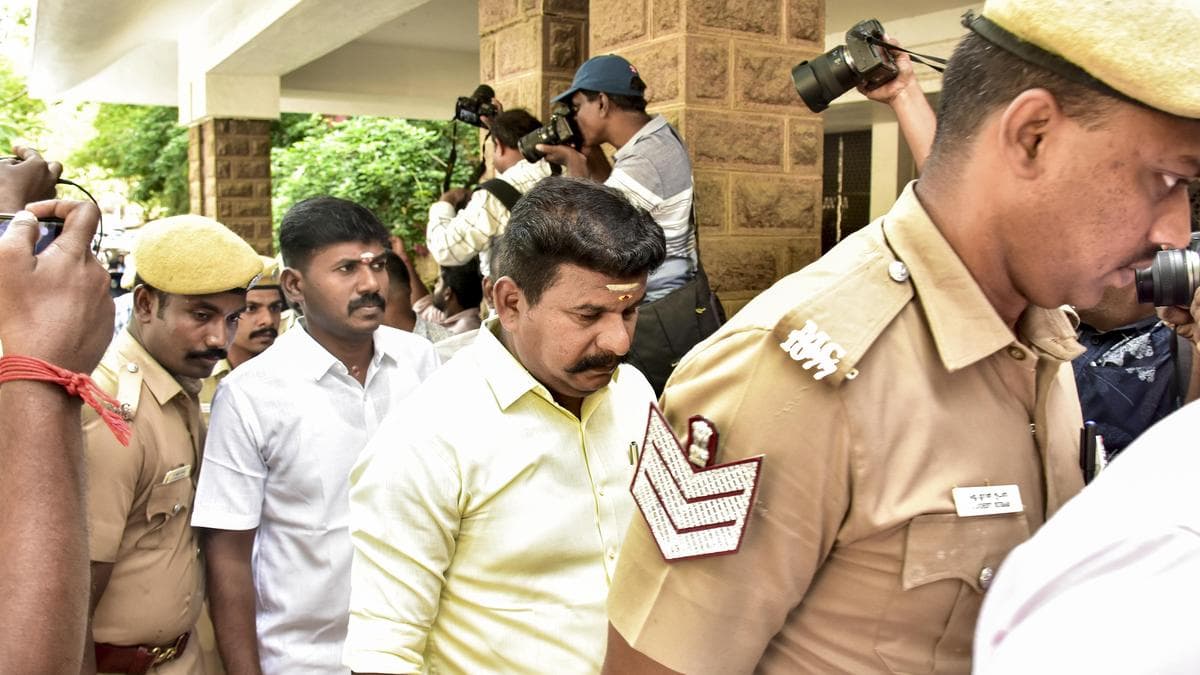 పోలీసులకు మరణశిక్ష విధిస్తూ కోర్టు చారిత్రాత్మక తీర్పు