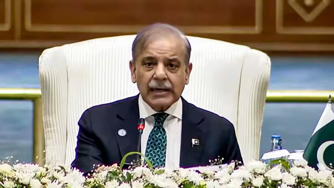 ఇంధన సంక్షోభం నేపథ్యంలో దేశవ్యాప్తంగా ముందస్తు లాక్డౌన్ ప్రకటించిన పాకిస్థాన్