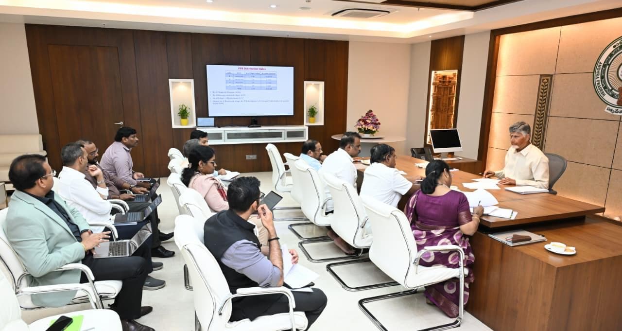 2027 మార్చి నాటికి 1.12 కోట్ల పట్టా దారు పాస్ పుస్తకాల పంపిణీ పూర్తి - సీఎం చంద్రబాబు