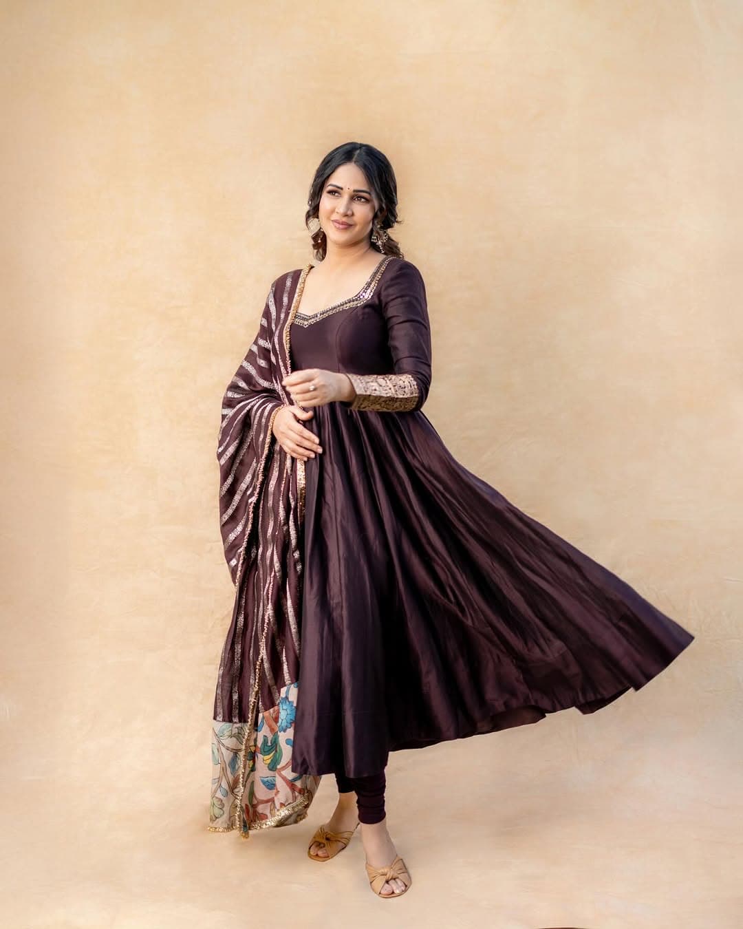 లావణ్య త్రిపాఠి క్లాసిక్ గ్లామర్