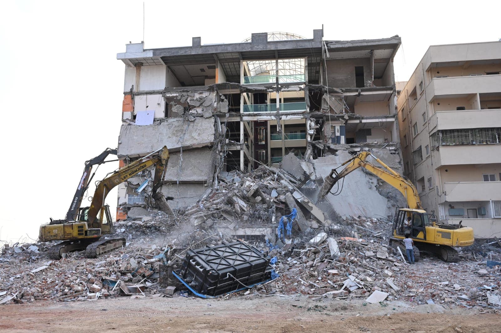 అమీన్పూర్లో హైడ్రా ఆధ్వర్యంలో ఆక్రమణల తొలగింపు