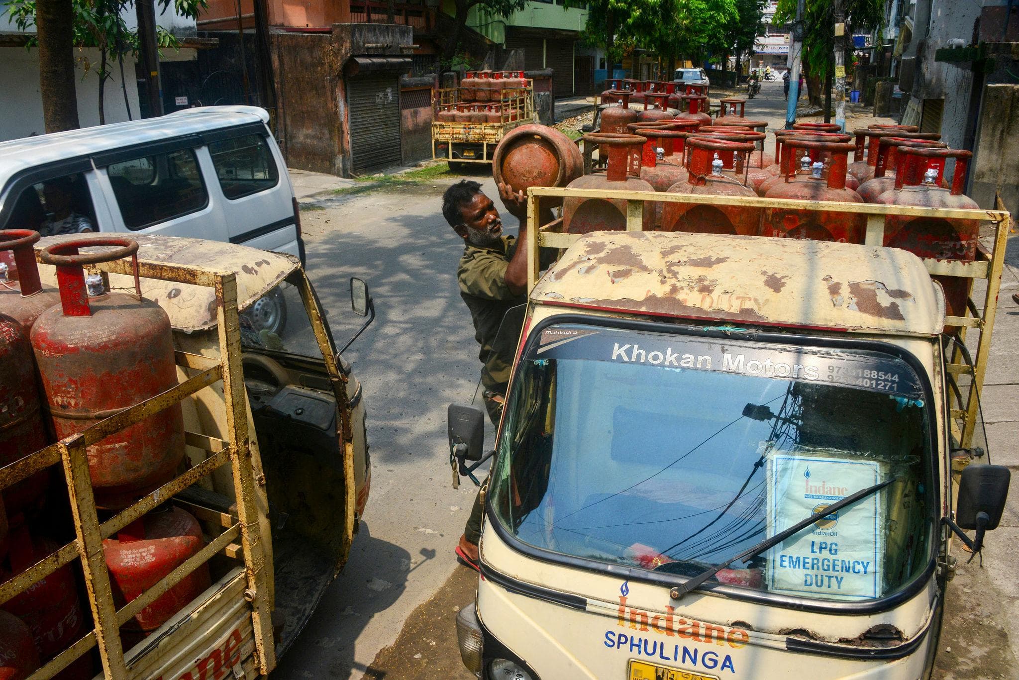 గ్యాస్ సిలిండర్ల అక్రమ నిల్వ తరలింపుపై టీజీ పౌరసరఫరాల సంస్థ దాడులు!