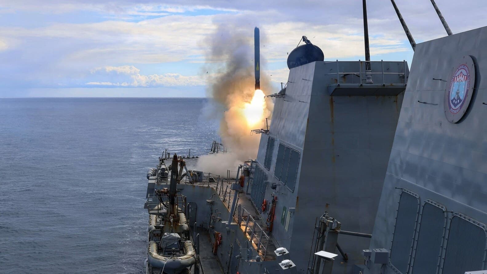 ఇరాన్ కు చెందిన ఓడరేవులను దిగ్బంధించిన అమెరికా