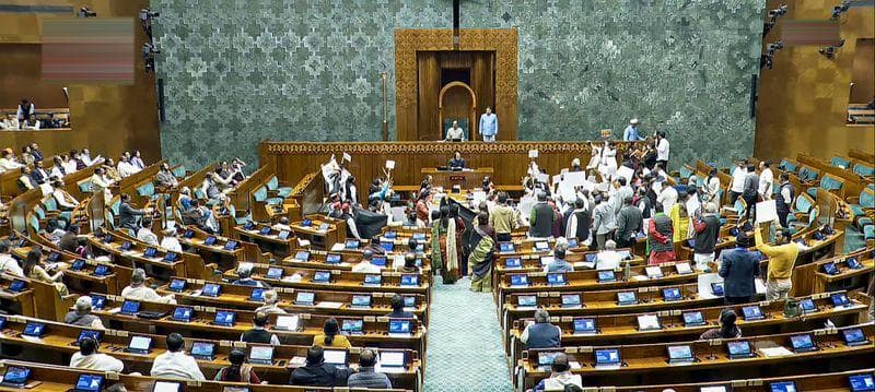 మహిళా రిజర్వేషన్లు – డీలిమిటేషన్ బిల్లులపై రాజకీయ పోరు తీవ్రం!