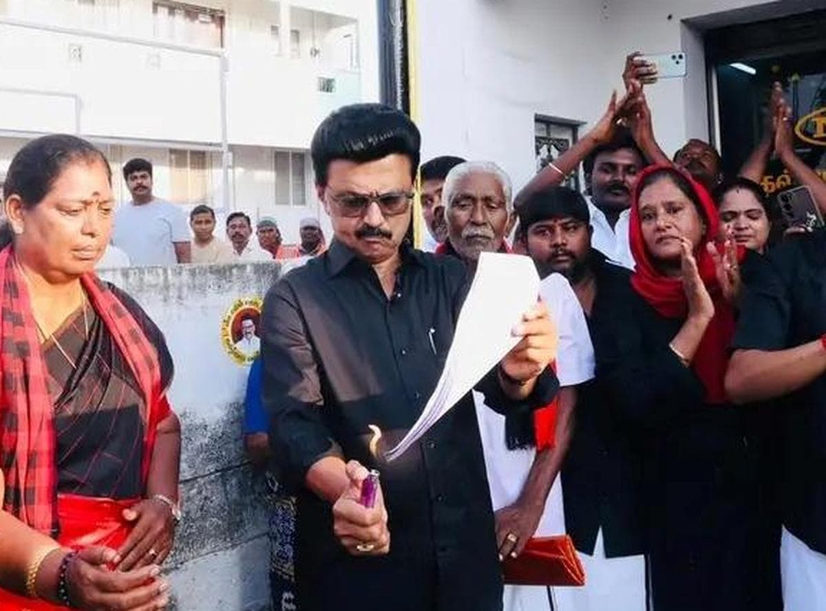 'డీలిమిటేషన్’ ప్రతులను దహనం చేసిన సీఎం స్టాలిన్