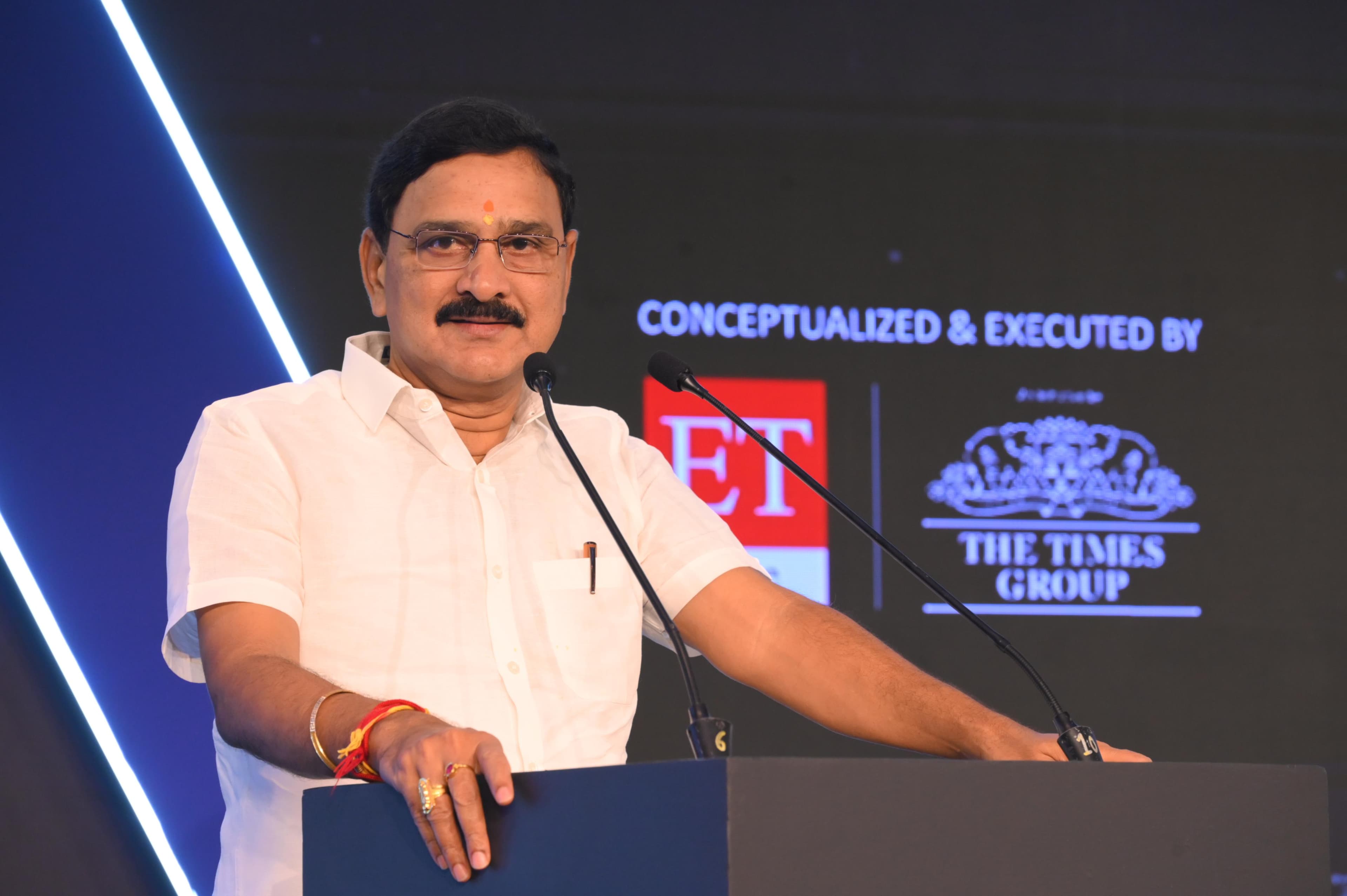 మహిళా రిజర్వేషన్ బిల్లుతో నవశకం...నిర్ణయాధికారంలో ఇక నారీశక్తిదే కీలక పాత్ర