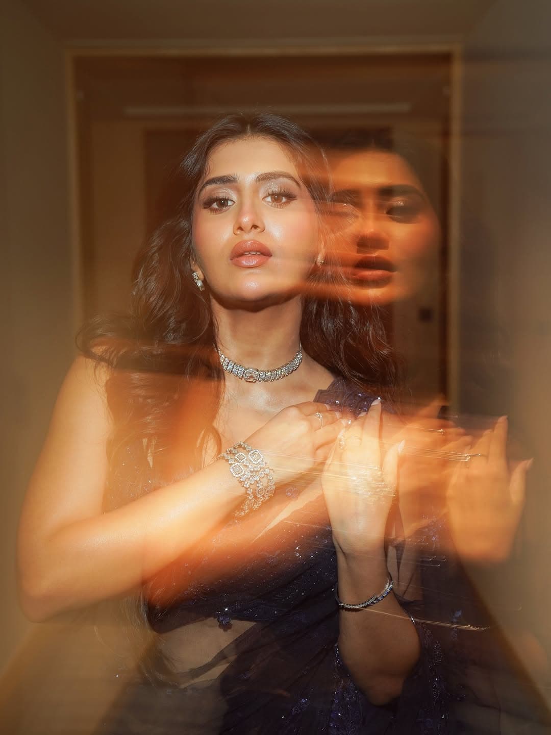 రాశి మోడర్న్ గ్లామ్ స్టైల్