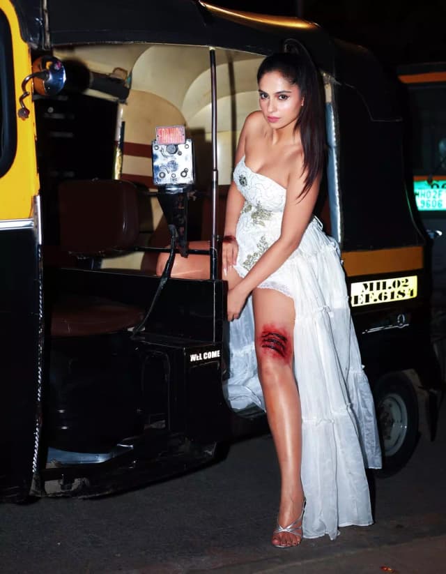 జాంబీ అటాక్ లుక్తో షాక్ ఇచ్చిన రోజ్ సర్దానా