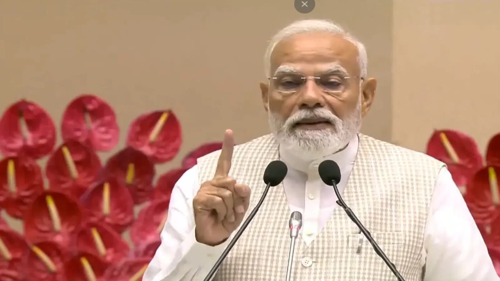 మహిళా బిల్లుపై రంగులు మార్చడంలో నరేంద్ర మోదీజీ అభినవ ఊసరవెల్లి. - apcc చీఫ్ వైఎస్ షర్మిల