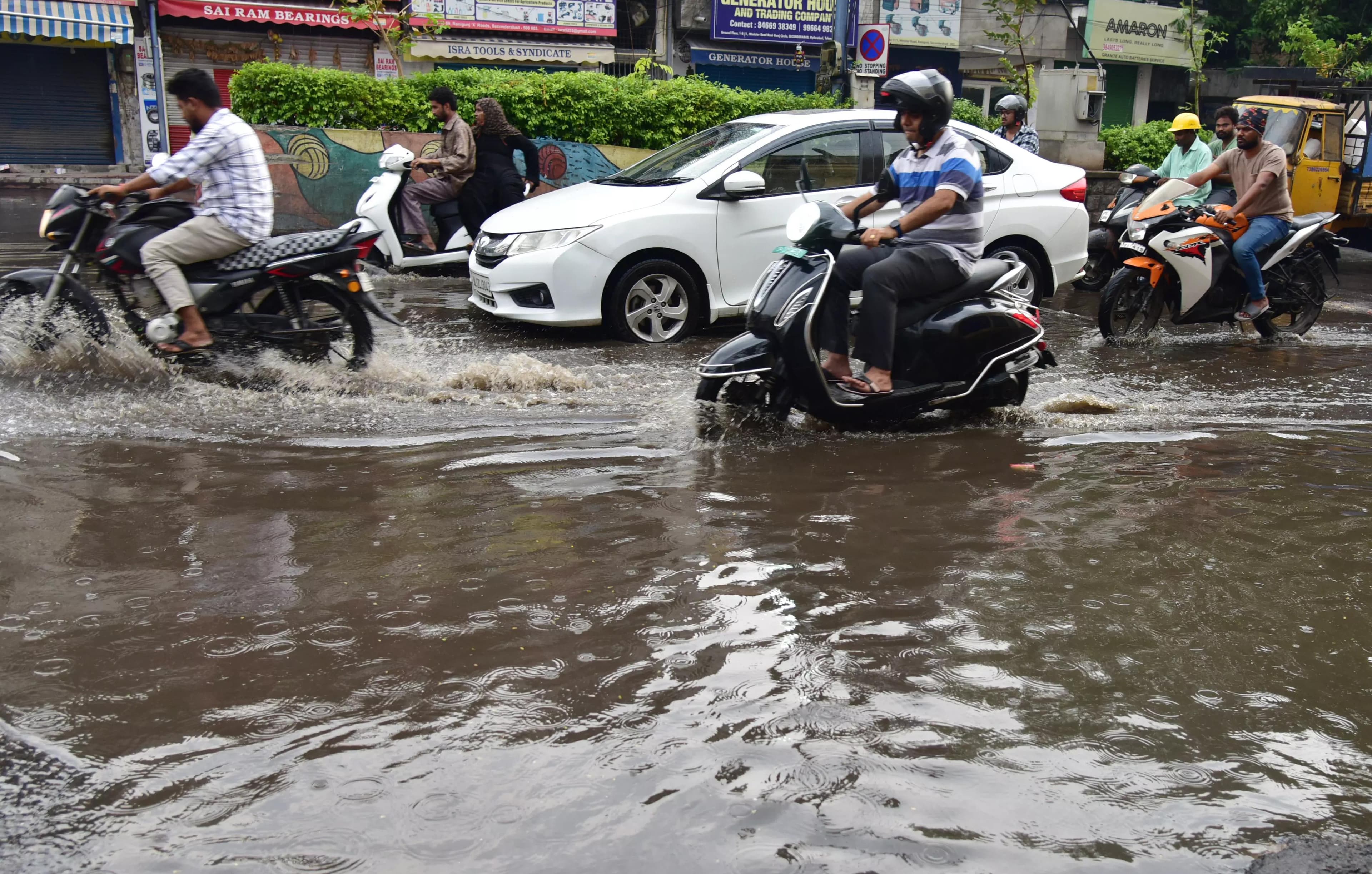 హైదరాబాద్లో పలుచోట్ల వర్షం, వడగండ్ల వాన!
